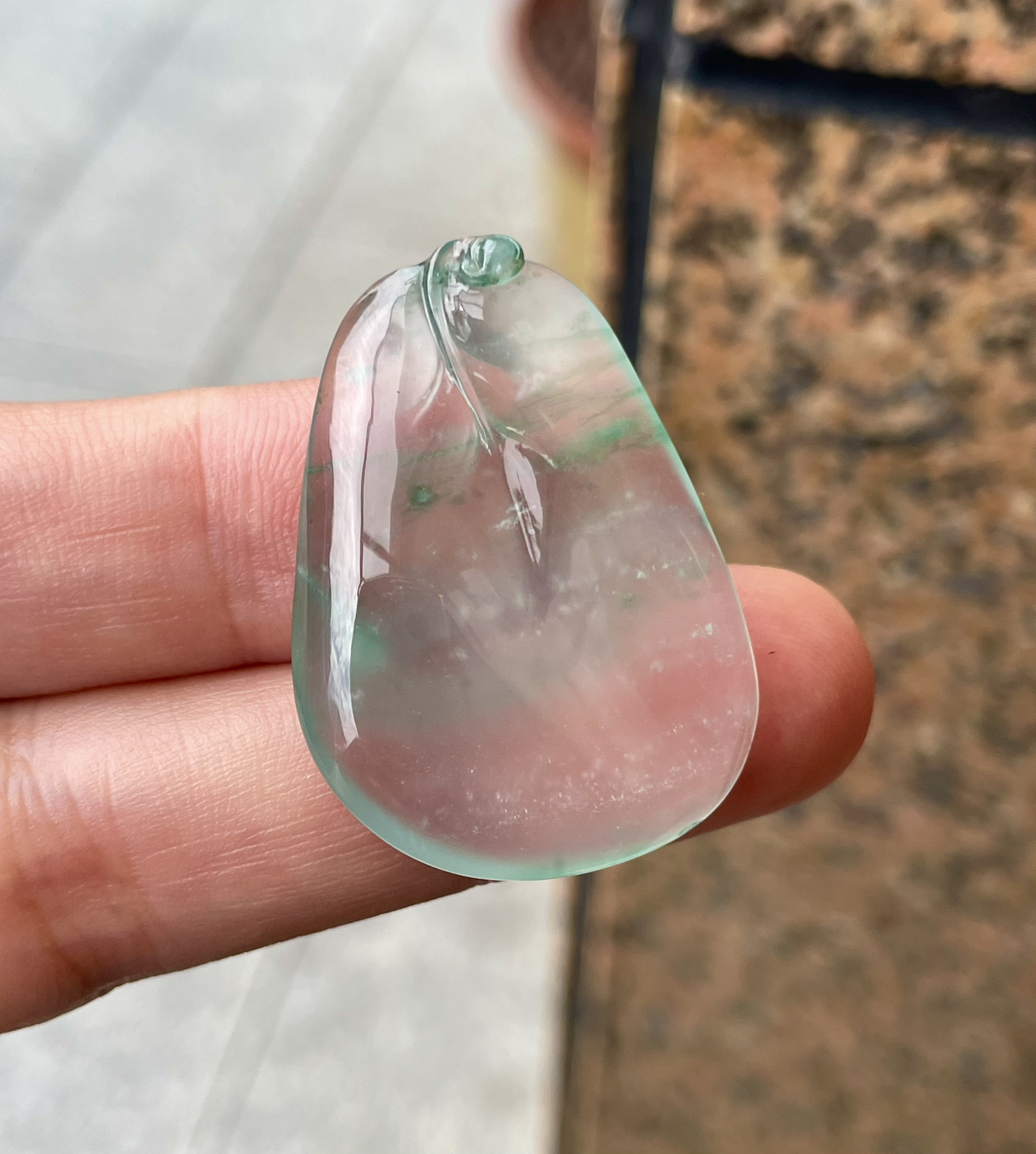 【冰种飘花随形叶】种老水头足，冰透莹亮，带天然胶感起光，底子干净清爽。