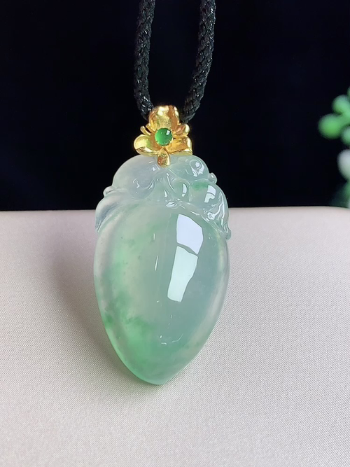 18k金镶冰飘绿灵猴献寿，无裂，尺寸25-14.2-6.4mm，D20hjg