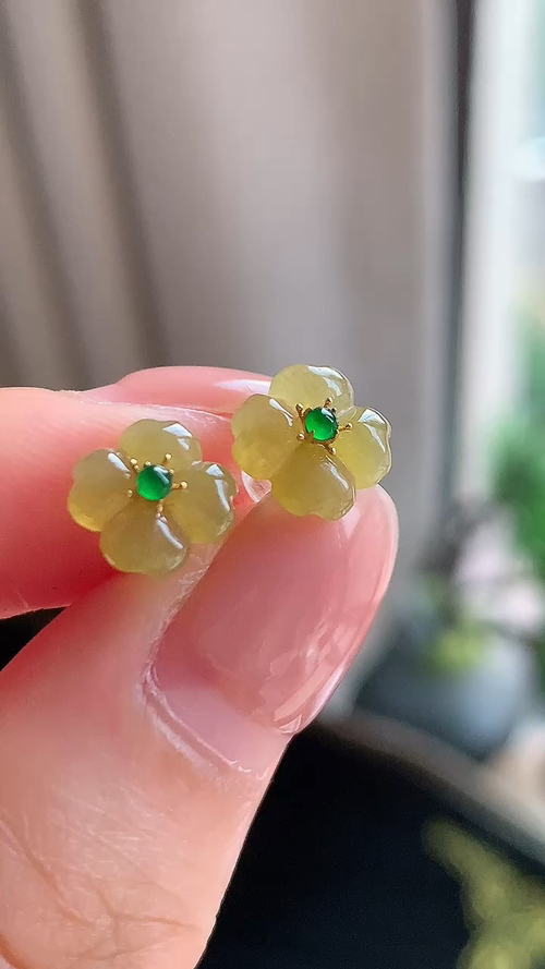 ️天然翡翠，冰黄四叶草18k金耳钉，尺寸8-2.3  aa815