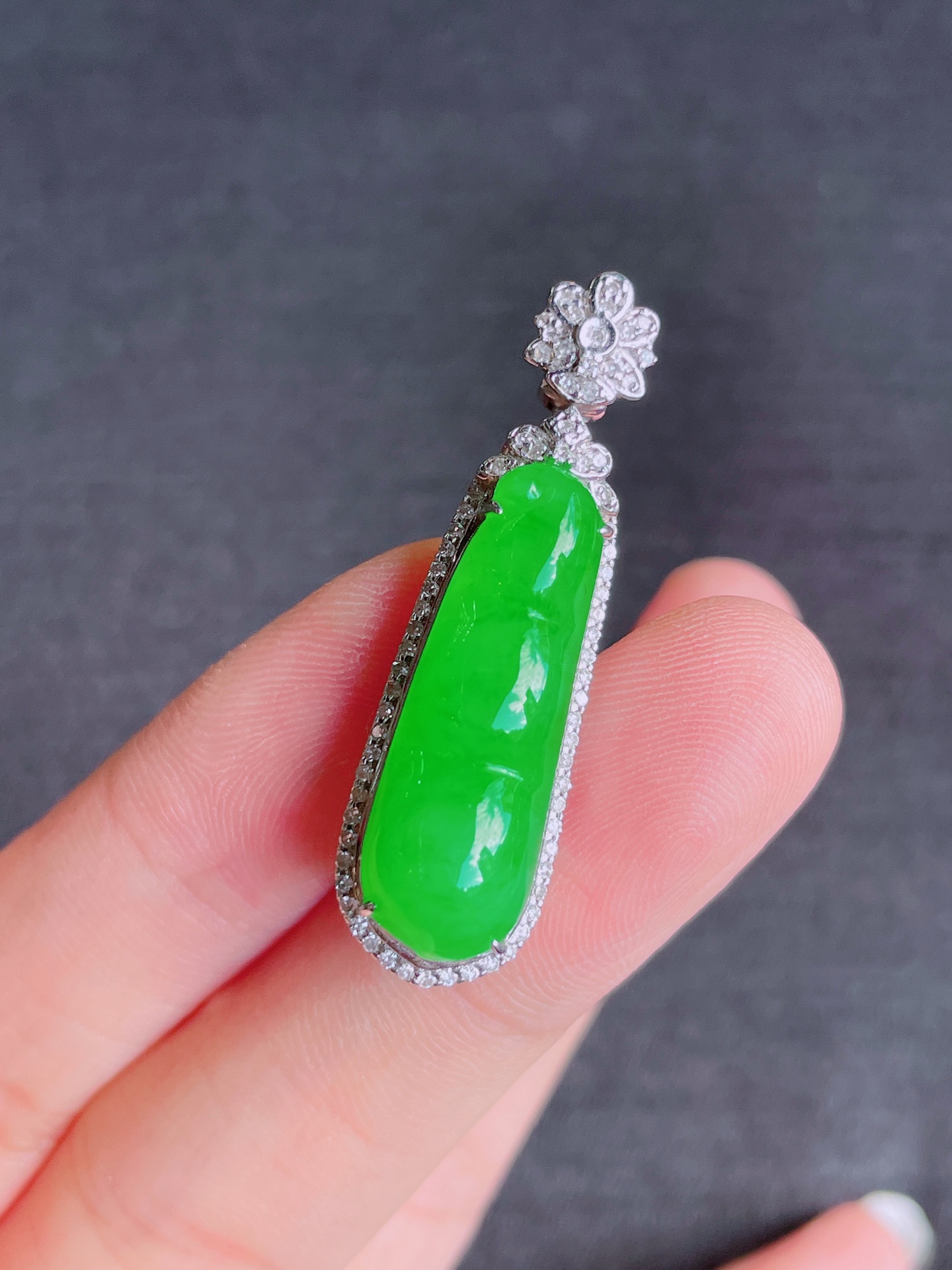 ️高冰绿福豆吊坠，晶莹剔透，新颖时尚，品相，26-9-5