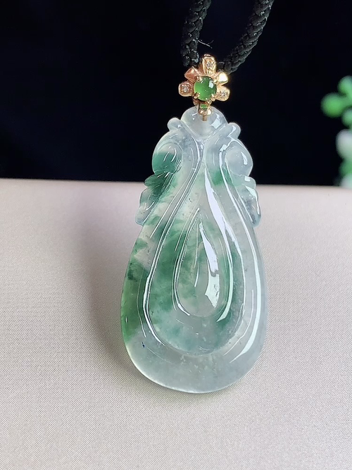 18k金镶冰飘花水滴，无裂，尺寸31-15.1-3.3mm，D20hey