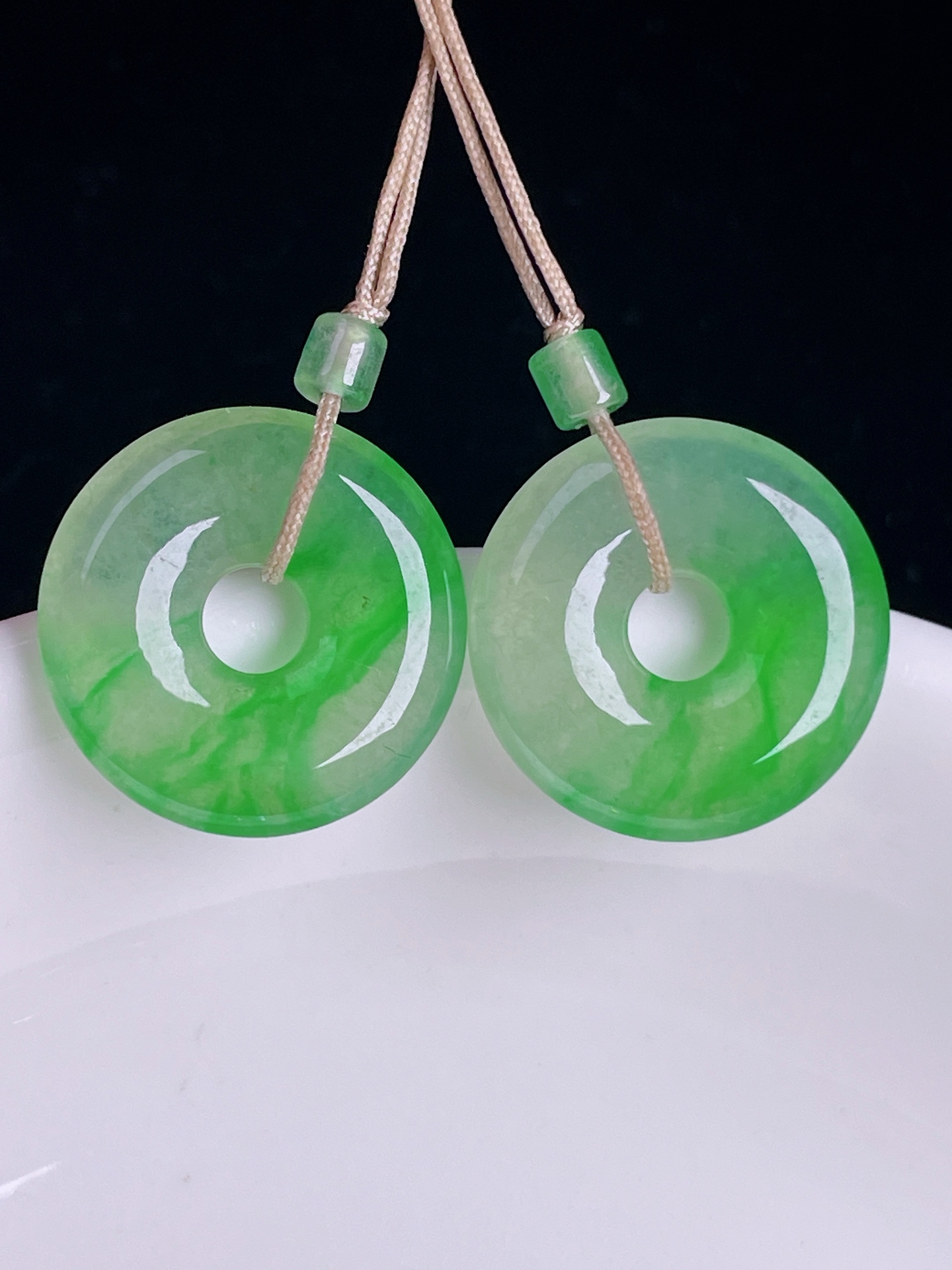 ️冰绿耳坠，老种起光，细底通透，尺寸：15.6/3mm0820