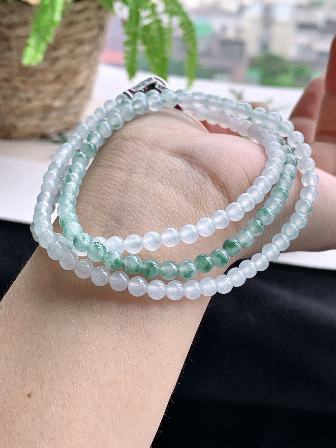 珠子冰飘花珠链圆珠子珠链，说明缅料性比高，尺寸4.6mm，32cm，重量25.6克