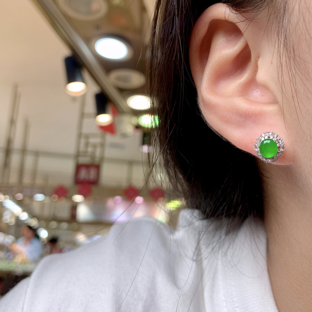 ️冰阳绿蛋面耳钉，18k金钻镶嵌，9-8.3-6
