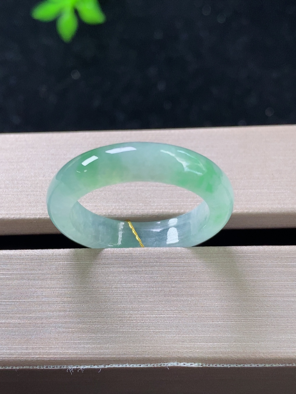 冰飘绿戒指，无裂，内径尺寸18.2-4.8-3.1mm,17号手寸，820lssk