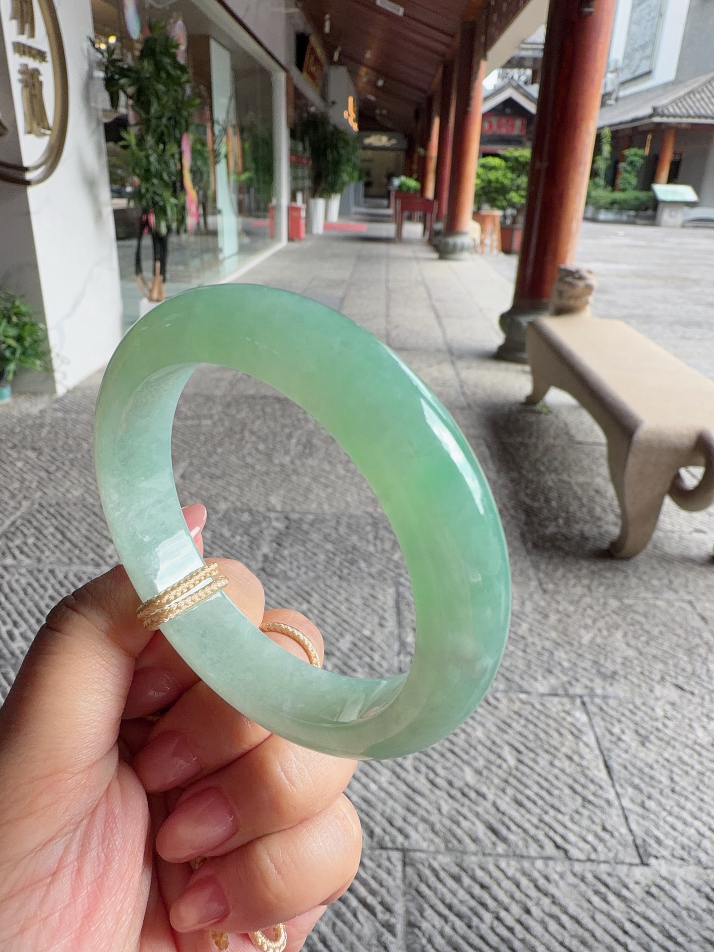 手镯正圈55 56，圈口55.5-12.5-8.7，编码0820E25，糯冰晴水，冰莹通透，水润，种
