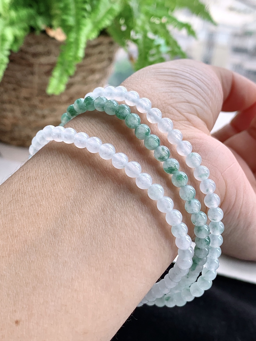 珠子冰飘花珠链圆珠子珠链，说明缅料性比高，尺寸4.6mm，32cm，重量25.6克