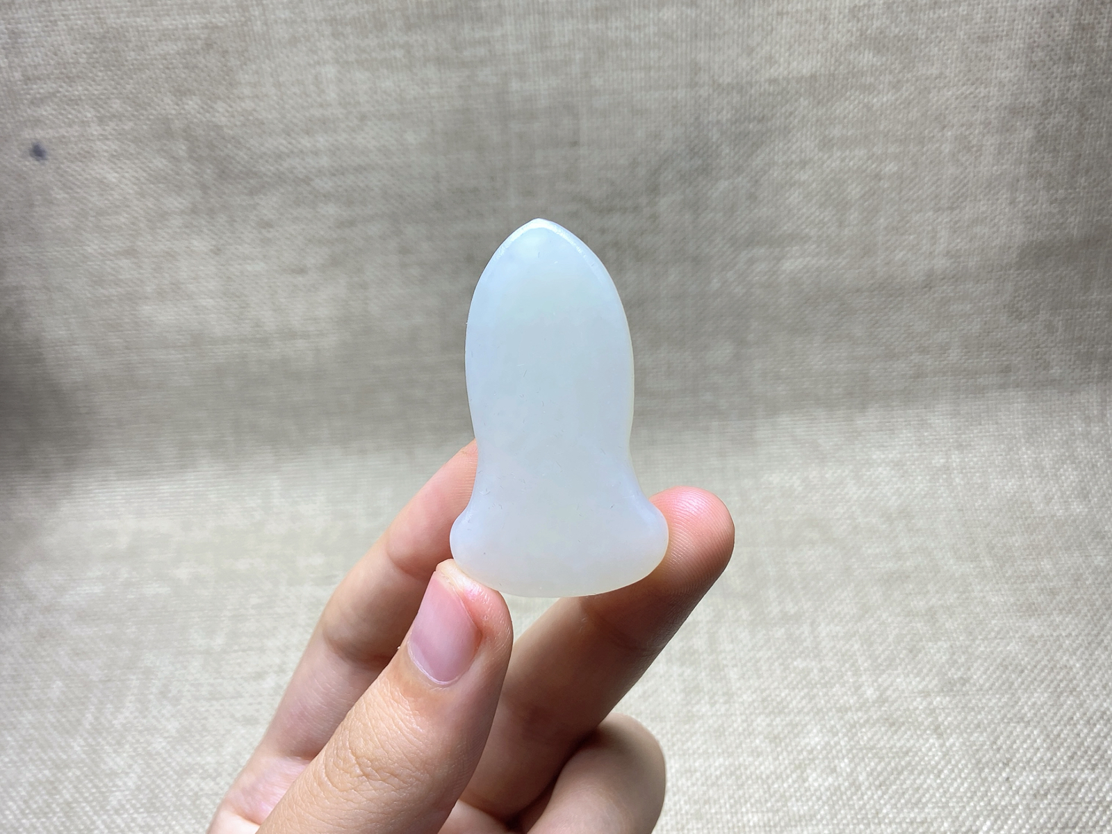 老坑和田玉羊脂白玉观音挂件，尺寸46/26/8，重16克，美好寓意普度众生，尺寸配戴美丽动人 玉质细腻油润无裂无杂魅力动人