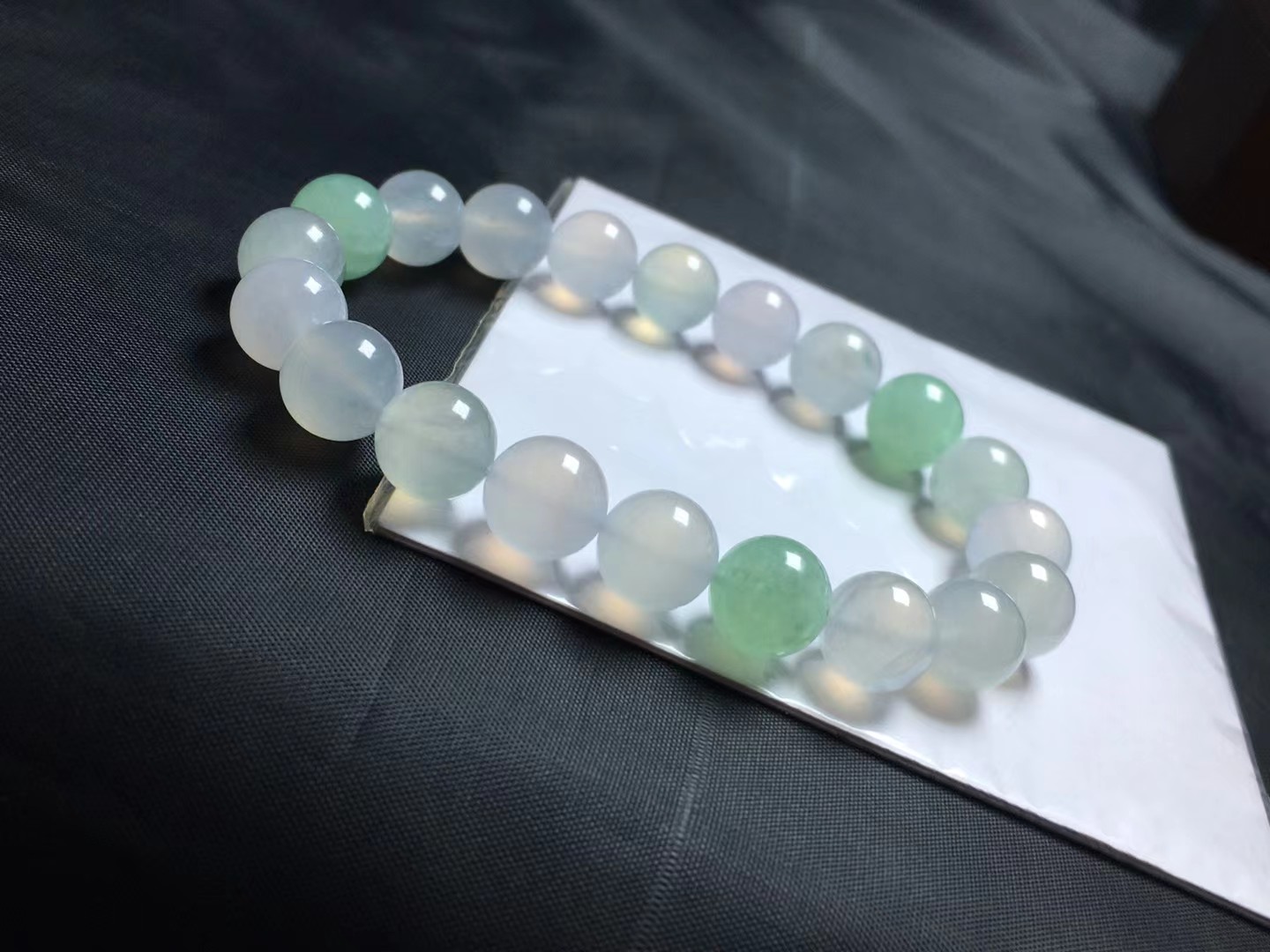 ️ 双色手串，卡9.5～9mm，20颗，种好，干净，通透，玉质细腻，颗颗精选，实物更