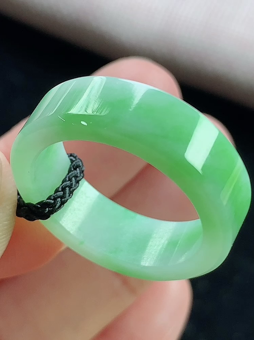 飘绿戒指，无裂，内径尺寸18-6.6-2.8mm，17号手寸，D20mdy