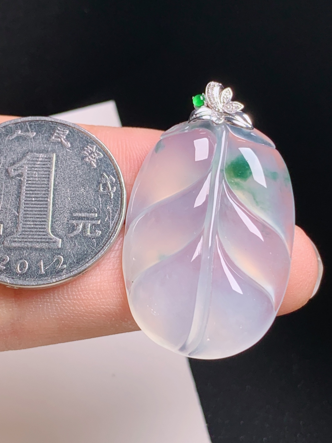 高冰飘花树叶吊坠，清透起胶，叶形舒展，事业兴旺，530819