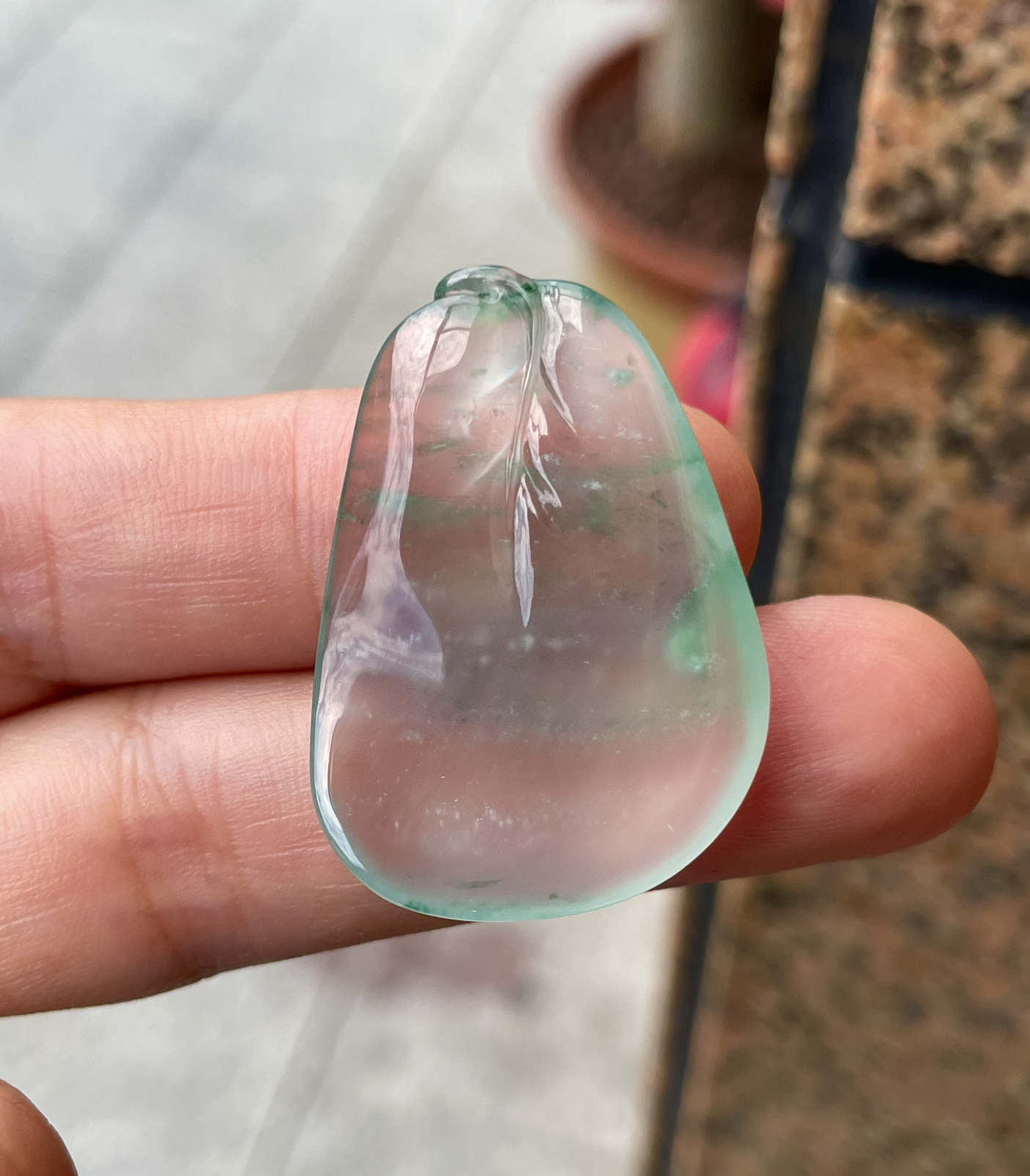 【冰种飘花随形叶】种老水头足，冰透莹亮，带天然胶感起光，底子干净清爽。