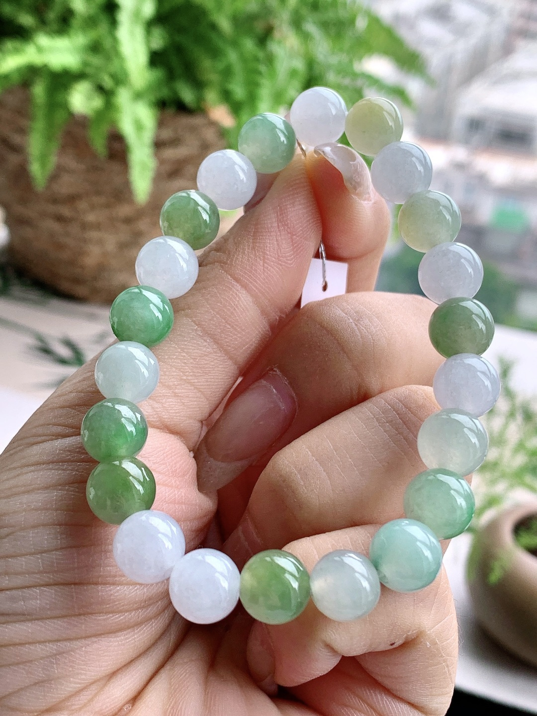 珠子冰双彩手串圆珠子手串，性比高，白冰，飘绿
