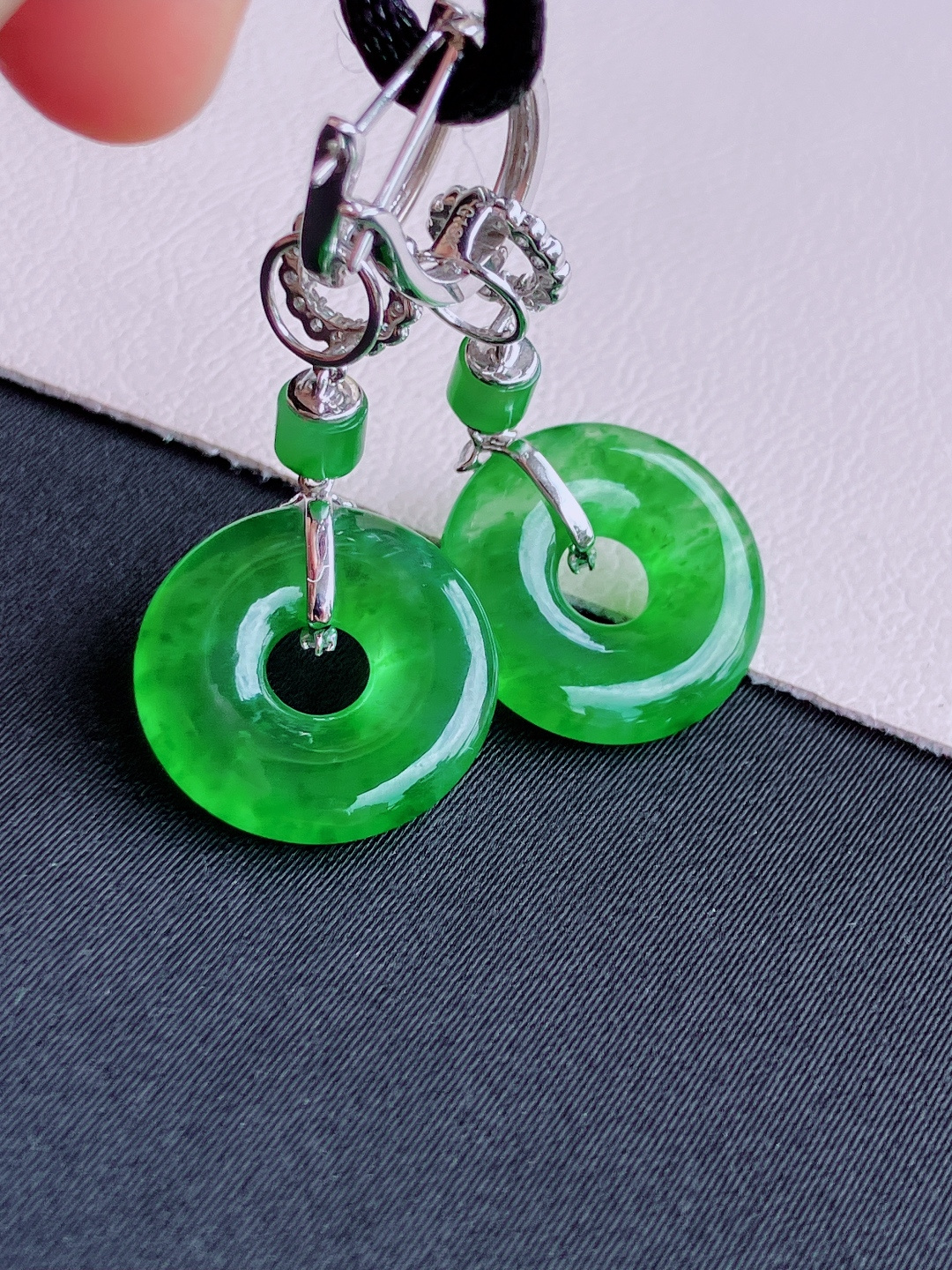 翠绿耳环，简约时尚，尺寸40/15.6/3.3/自然光实拍
