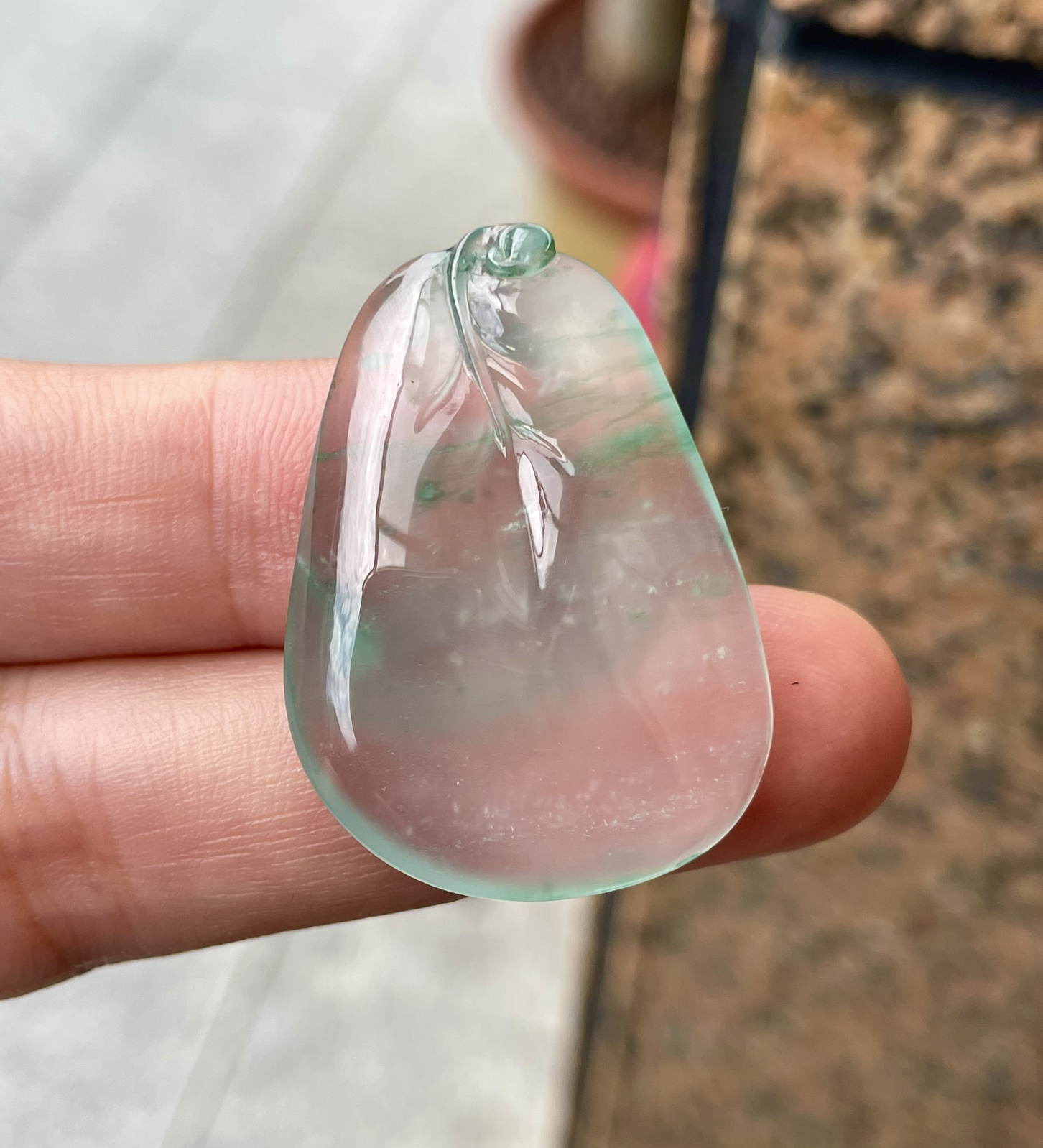 【冰种飘花随形叶】种老水头足，冰透莹亮，带天然胶感起光，底子干净清爽。
