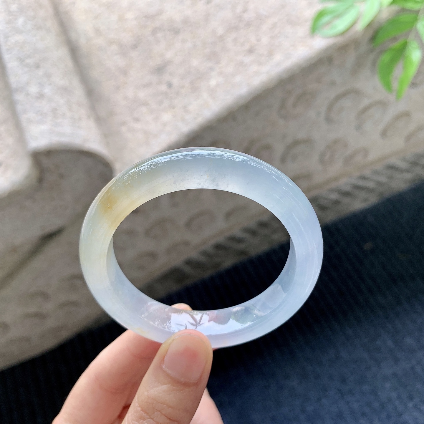 正圈51 52，圈口52/11.7/8.5，编码A1072371，描述冰飘黄翡，清透，水润，种老，细腻，无裂。