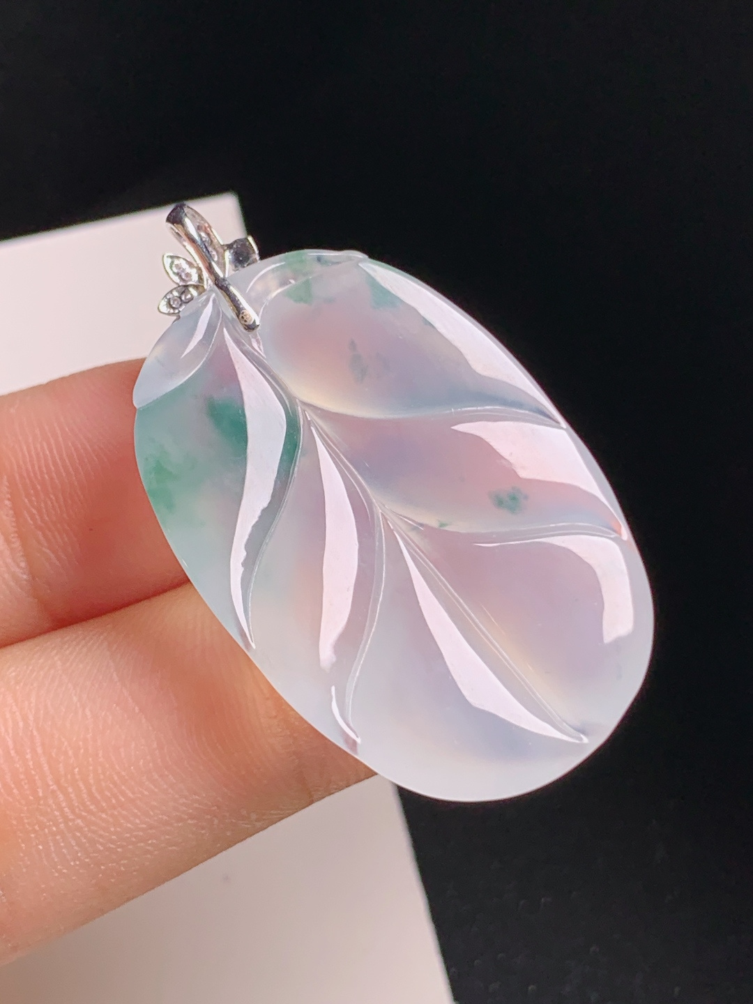 高冰飘花树叶吊坠，清透起胶，叶形舒展，事业兴旺，530819