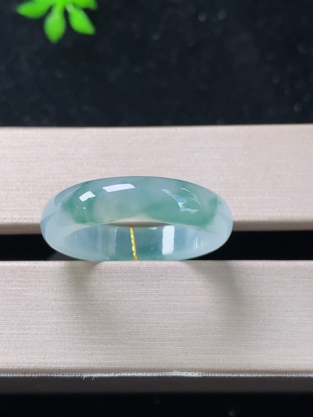 冰飘花戒指，无裂，内径尺寸18.8-5.7-3.6mm,20号手寸，820lssk
