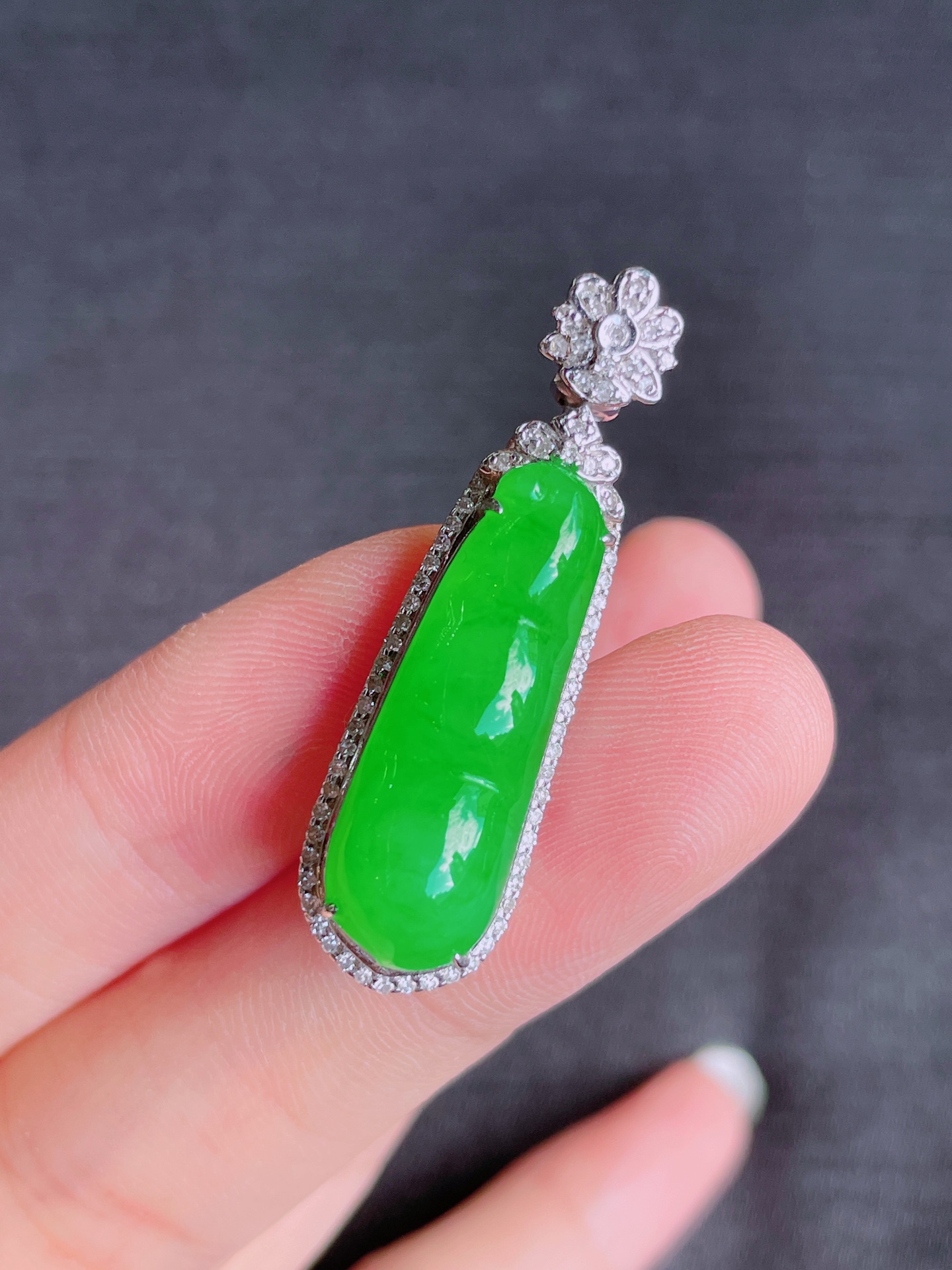 ️高冰绿福豆吊坠，晶莹剔透，新颖时尚，品相，26-9-5