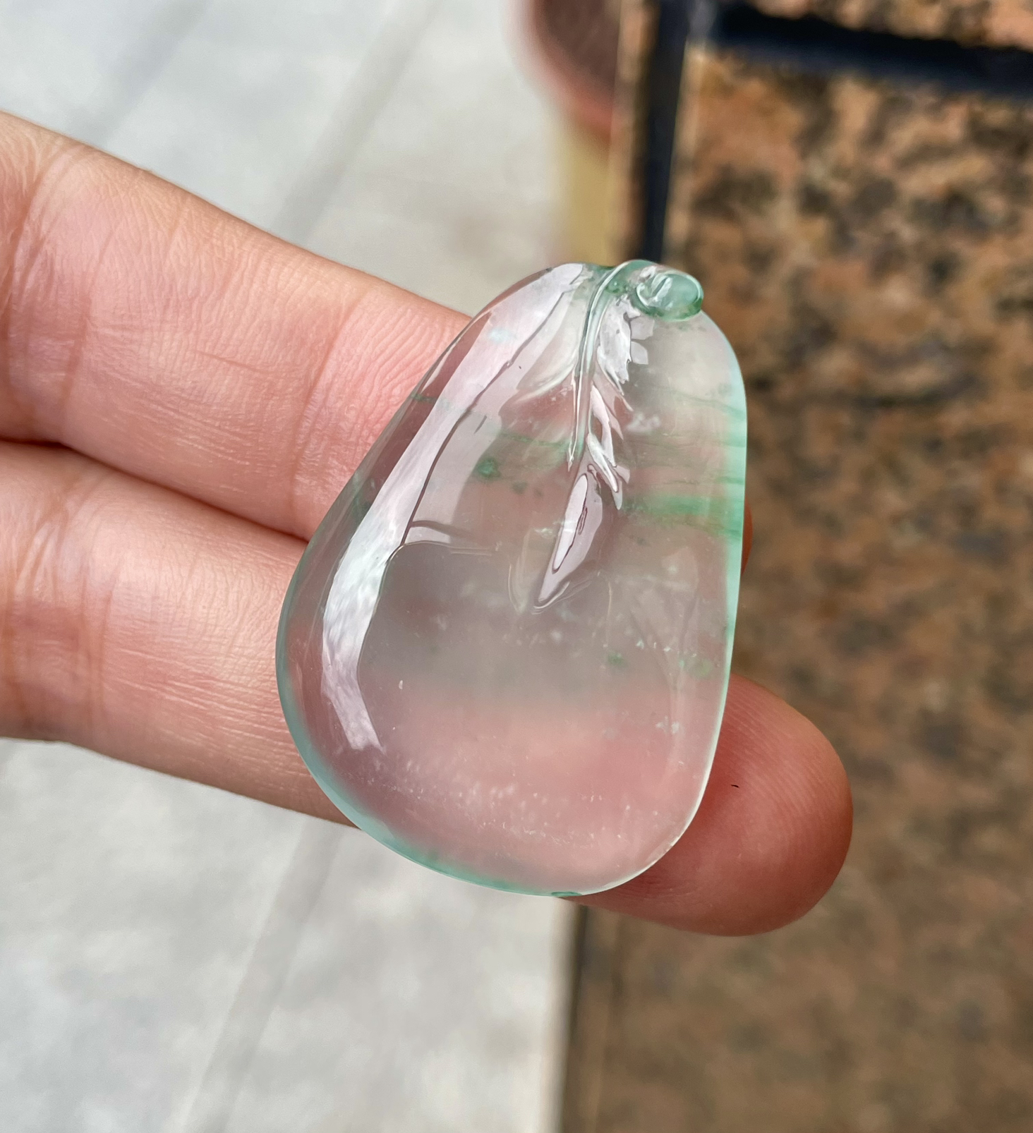 【冰种飘花随形叶】种老水头足，冰透莹亮，带天然胶感起光，底子干净清爽。