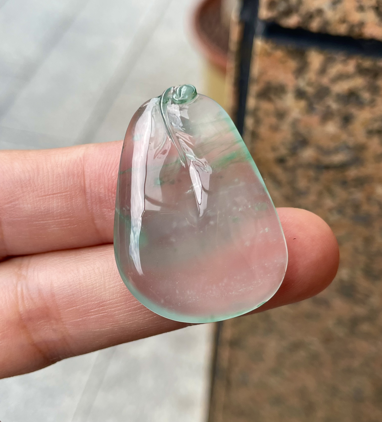 【冰种飘花随形叶】种老水头足，冰透莹亮，带天然胶感起光，底子干净清爽。