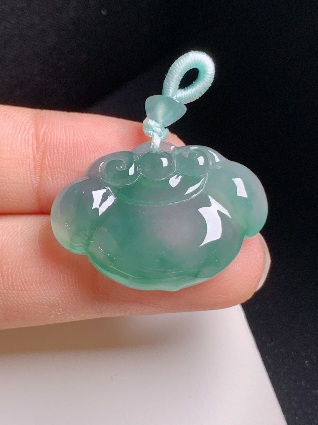 ️ 冰种飘花如意锁，水润莹亮，版型饱满，平安顺遂