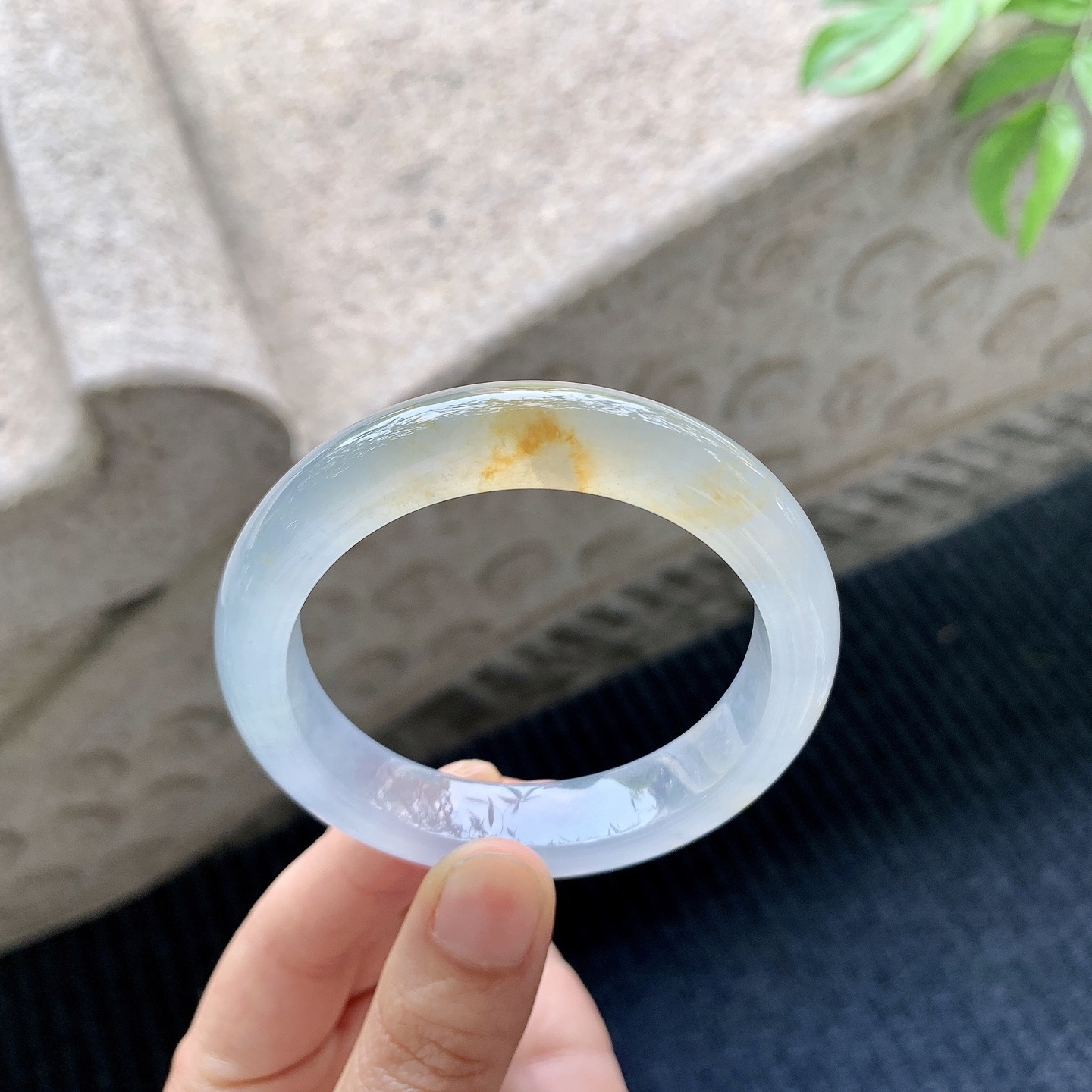 正圈51 52，圈口52/11.7/8.5，编码A1072371，描述冰飘黄翡，清透，水润，种老，细腻，无裂。