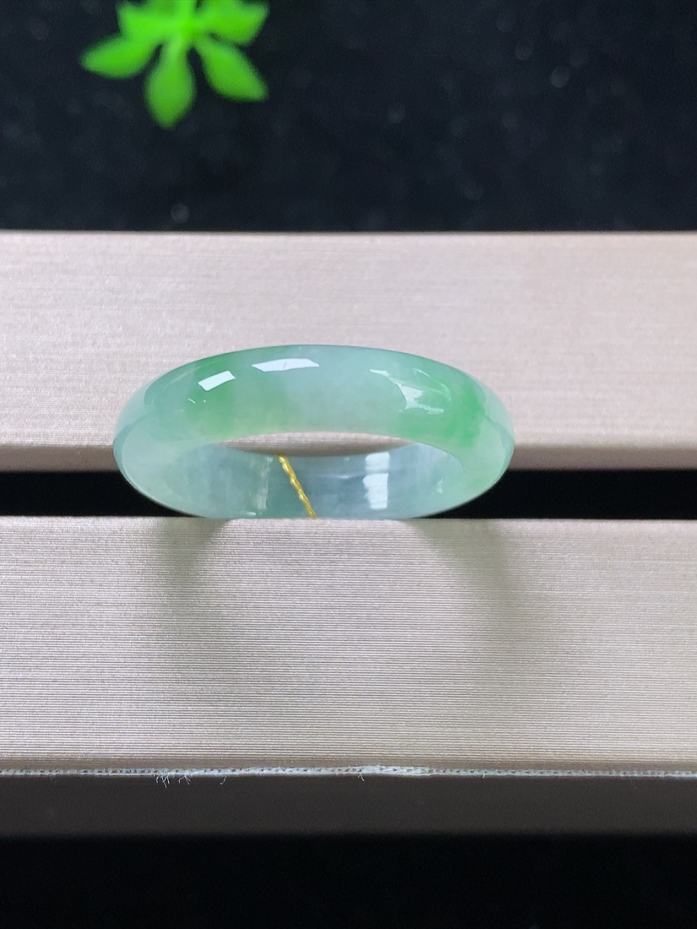 冰飘绿戒指，无裂，内径尺寸18.2-4.8-3.1mm,17号手寸，820lssk