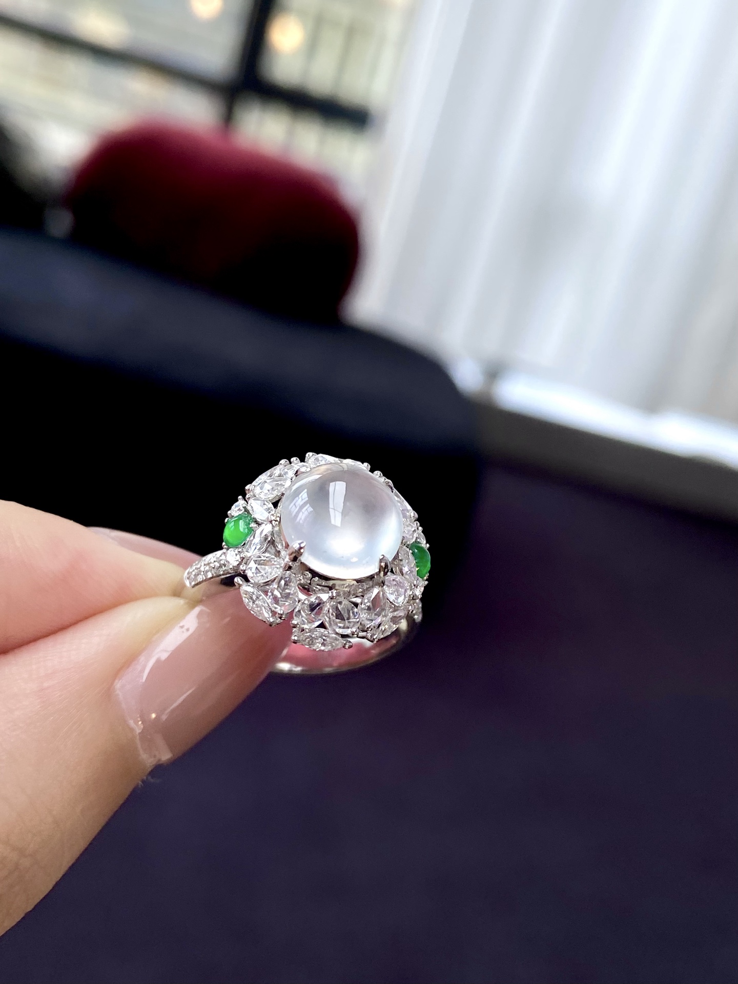 冰种蛋面戒指，晶莹剔透的美，钻石围镶熠熠生辉，基本满足我想要的一切，指间的白月光：16.5-16.1