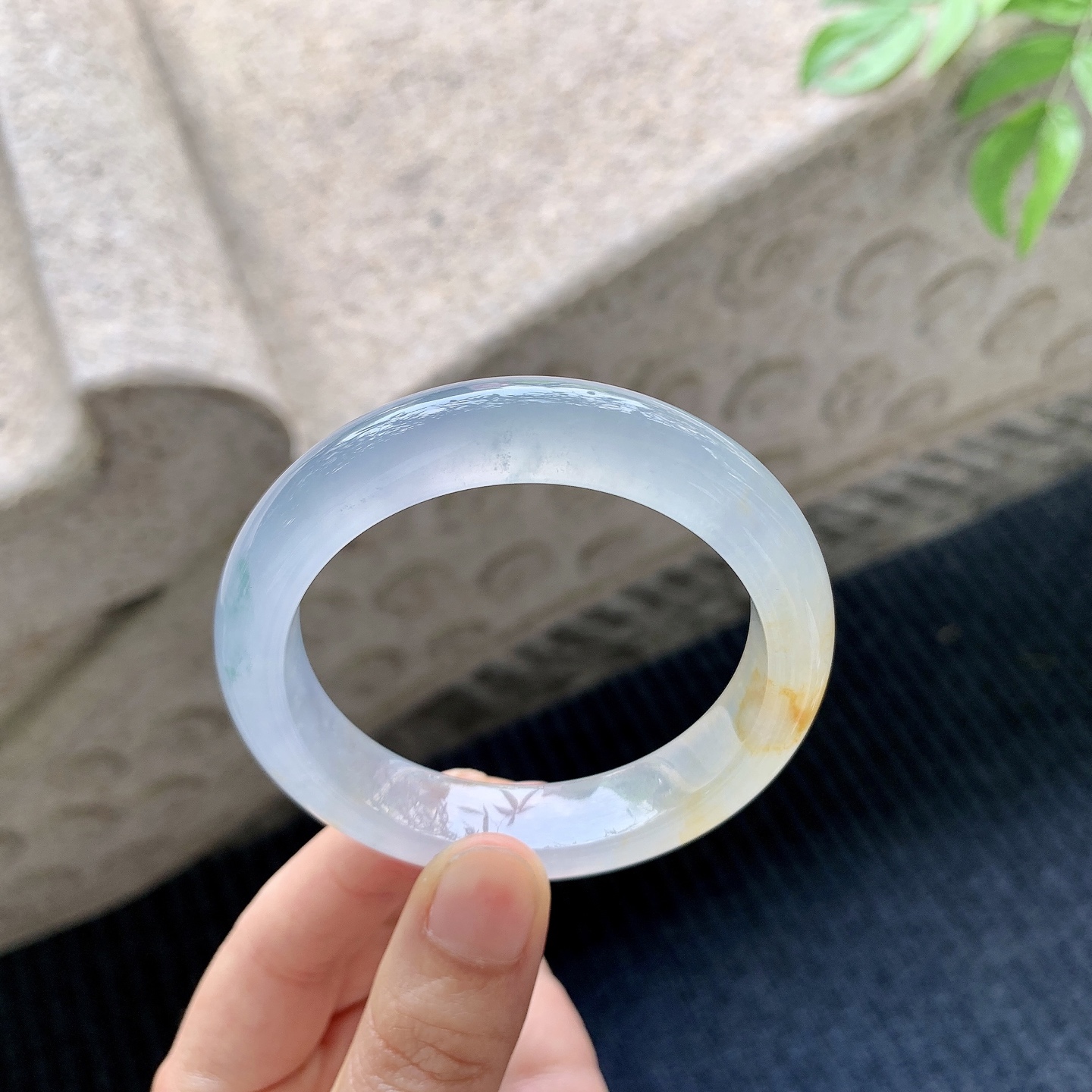 正圈51 52，圈口52/11.7/8.5，编码A1072371，描述冰飘黄翡，清透，水润，种老，细腻，无裂。