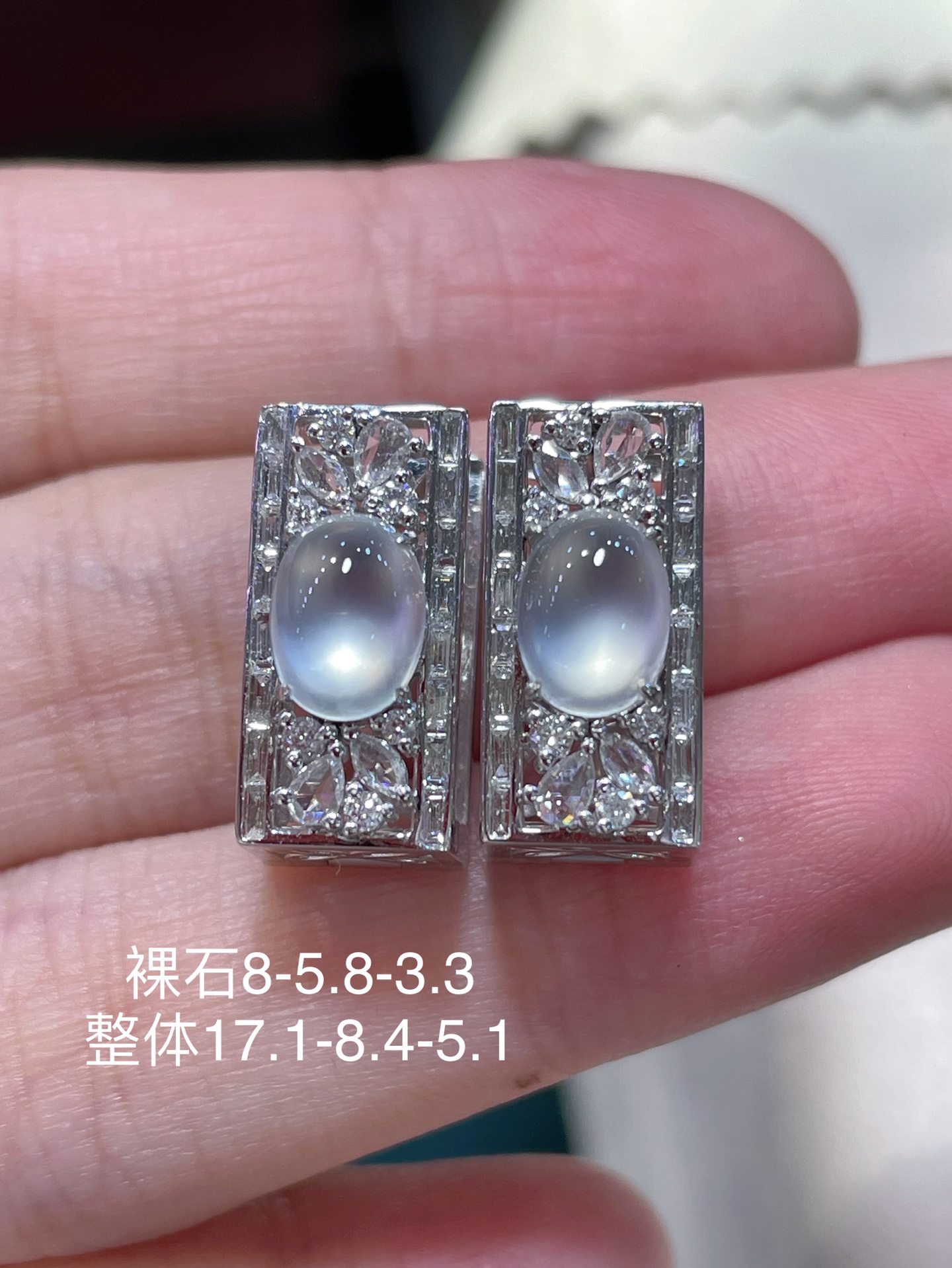 ️性比高端货精品翡翠冰种蛋面耳钉料子饱满水润，种水18k金镶嵌，款式时尚，8-5.8-3.3