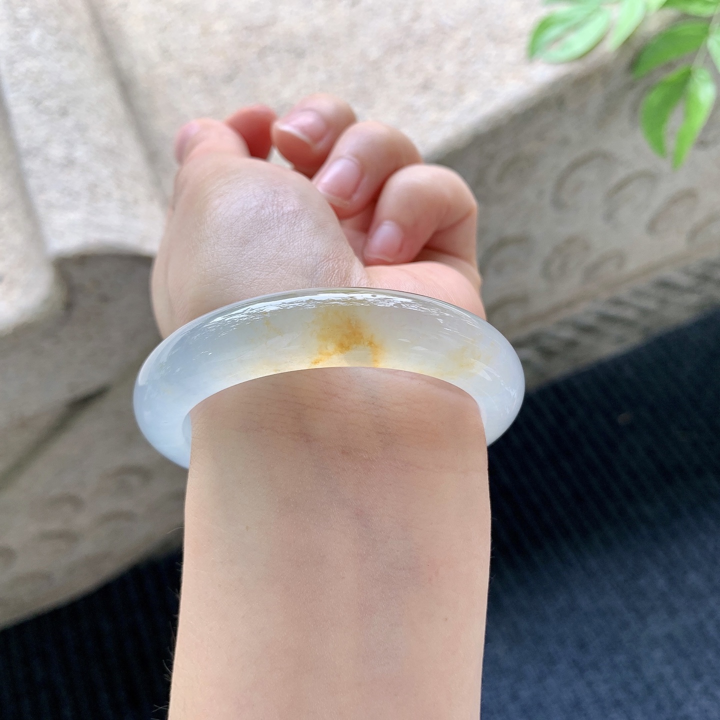 正圈51 52，圈口52/11.7/8.5，编码A1072371，描述冰飘黄翡，清透，水润，种老，细腻，无裂。