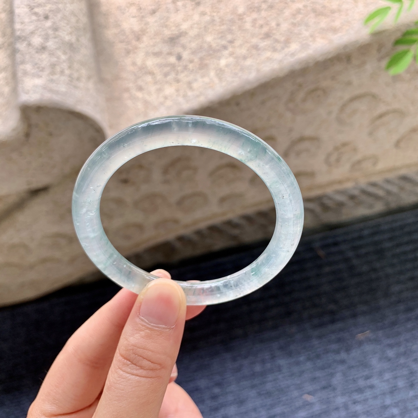圆条51 52，圈口52.8/7.2/7.8，编码N2082140，冰飘花，清透，水润，种老，细腻，打灯有絮线
