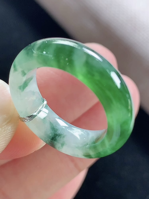 飘辣绿戒指，无裂，内径尺寸16-5.8-3.7mm，11号手寸，D21tdy