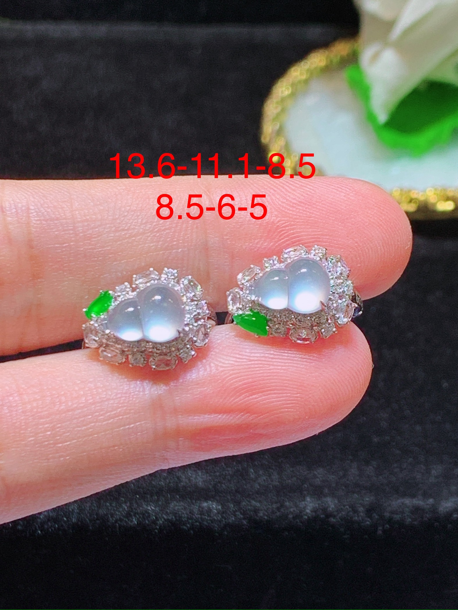 翡翠A货 冰种葫芦耳钉 18k金镶嵌，冰润细腻，佩戴效果出众，13.6-11.1-8.5