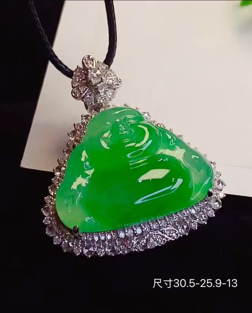 18k金+钻玻璃种阳绿坐佛吊坠，饱满色满上档次，实物更漂亮，无裂，30.5-25.9-13