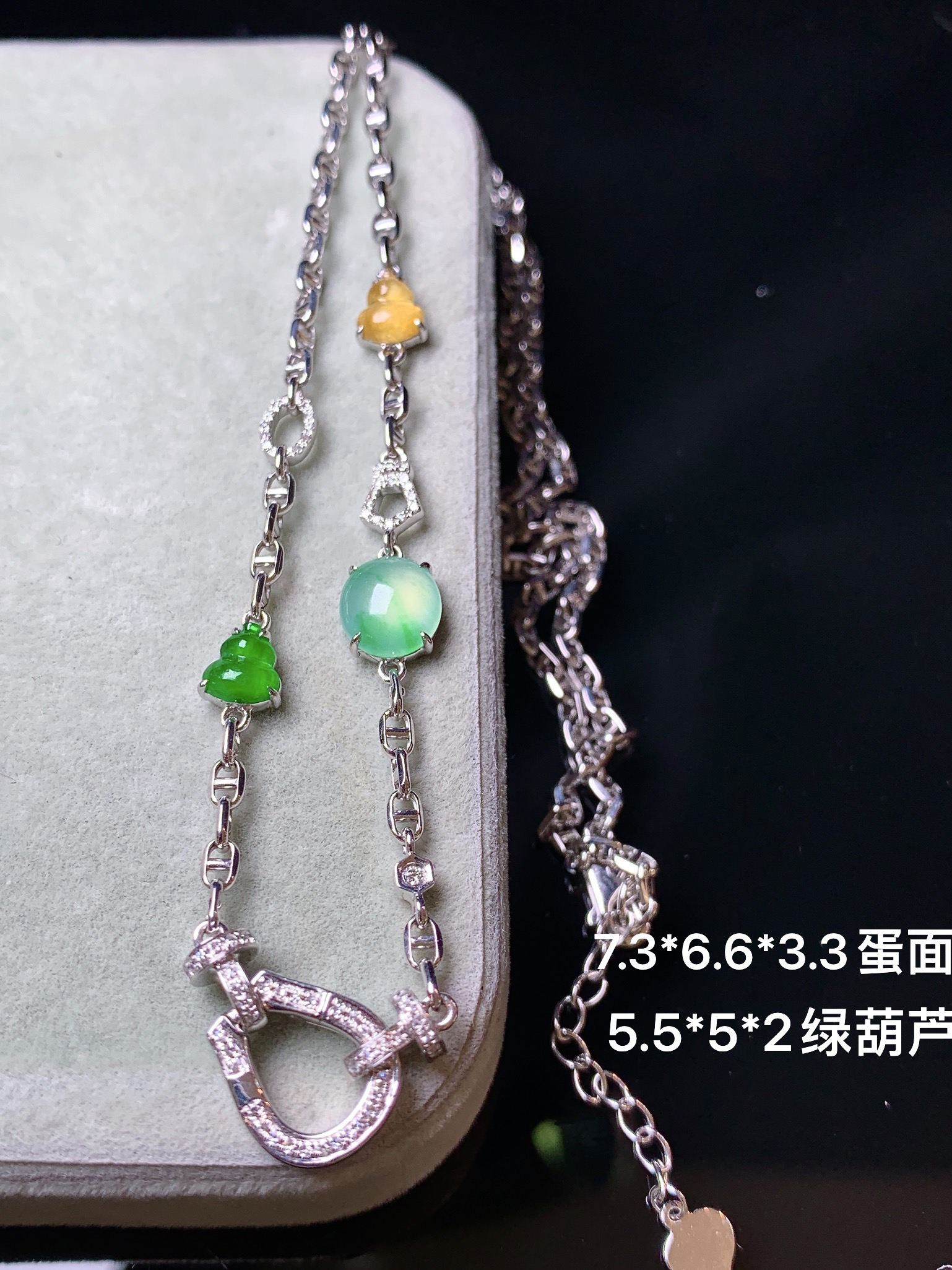 18k金钻镶嵌飘绿蛋面多用项链 玉质细腻 色泽艳丽清新 水润亮眼 裸石尺寸7.3*6.6*3.3 j2
