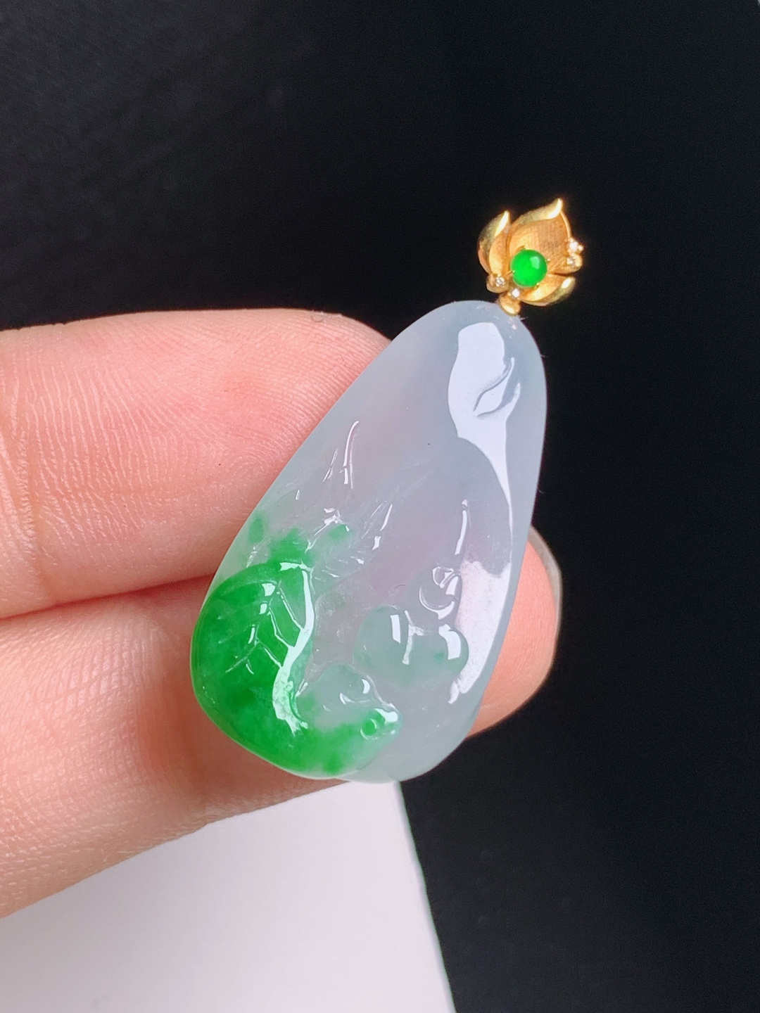 冰飘阳绿悟道吊坠，翠色灵动，意境悠然，线条流畅，静心纳福，裸石27.5-16-7.634.5，530819