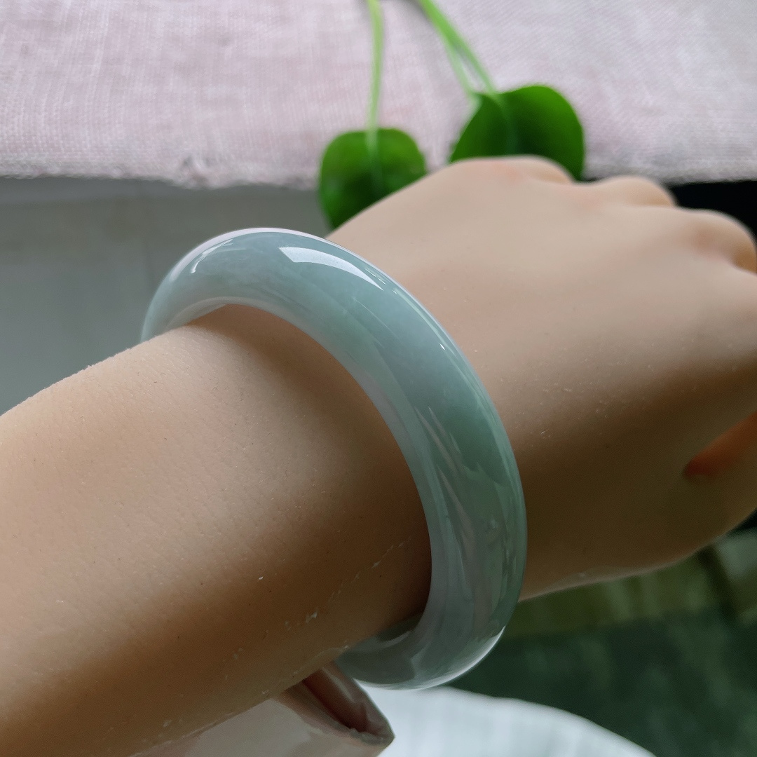 52.7/13/8.5，蓝底正圈，一点皮纹，适配各种穿搭，日常上班、出门休闲佩戴都合适，不挑场景。ss57609a