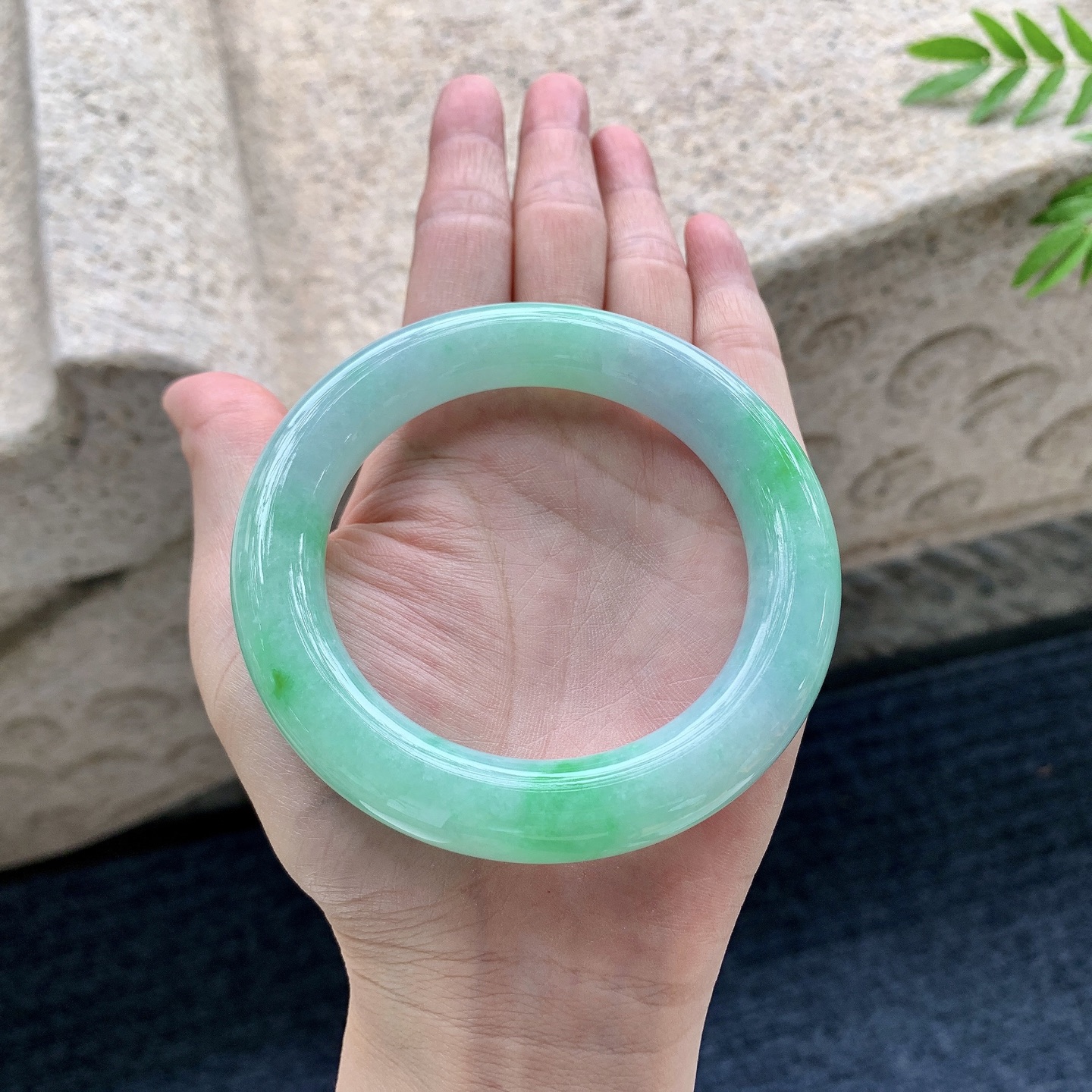 圆条55 56，糯冰飘绿，润，种老，细腻，无裂，编码T1082207