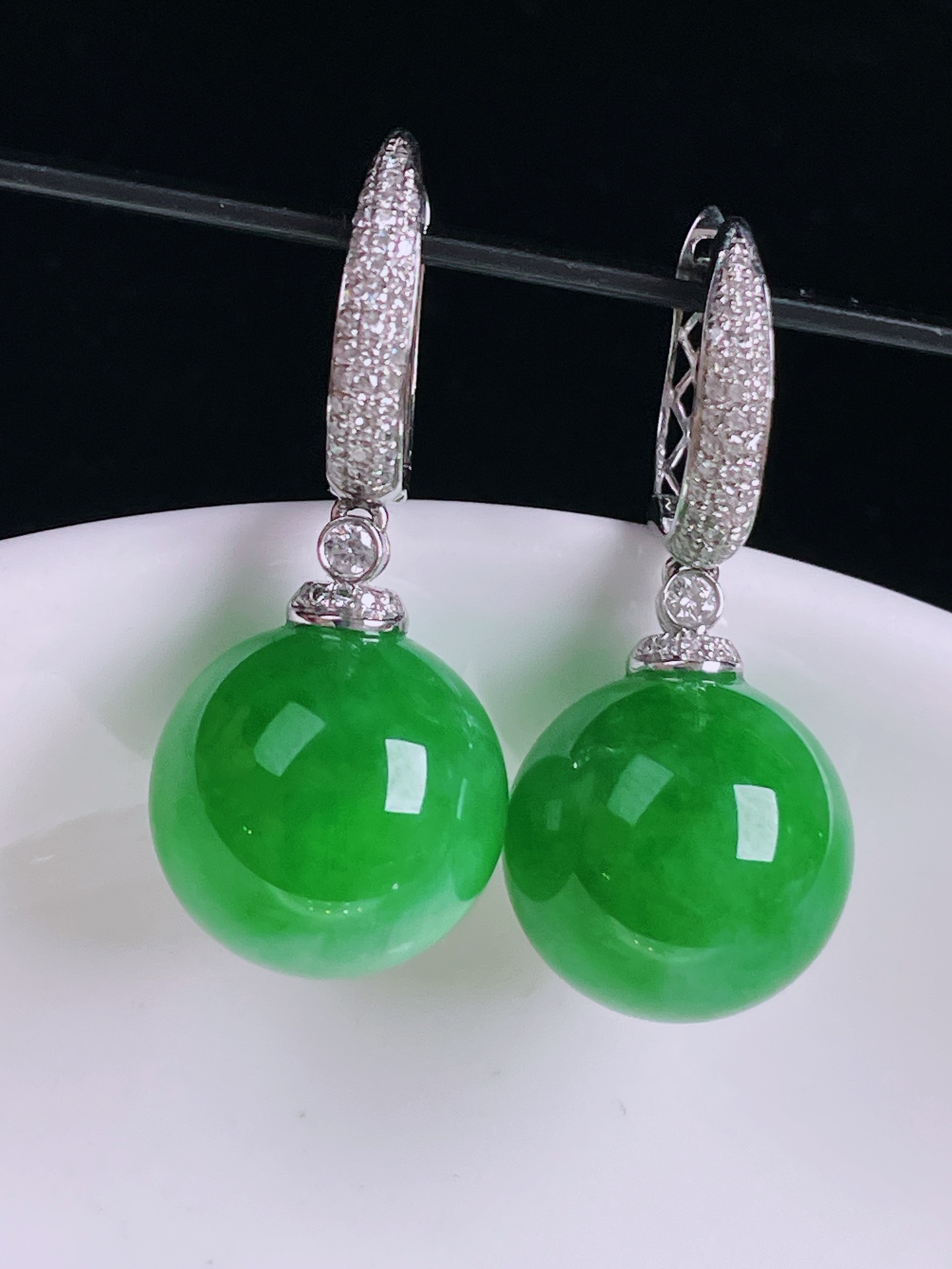 辣绿耳坠，18k镶嵌，老种起光，细底通透，尺寸：裸石13.4mm