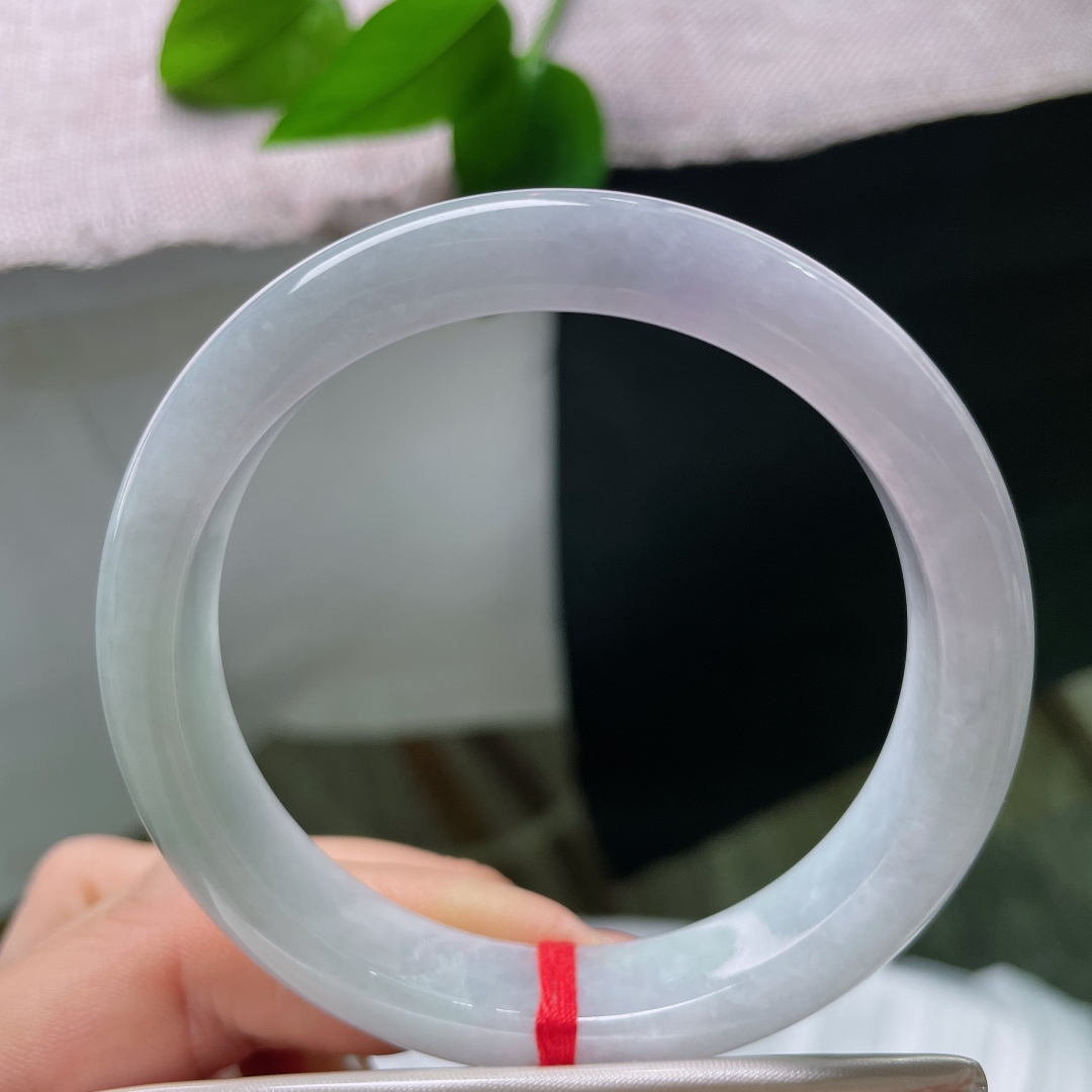 56.3/11.4/8.8，皮纹，紫底正圈，休闲穿搭都很适配，不挑肤色，衬得气质温柔恬静。ss57585a