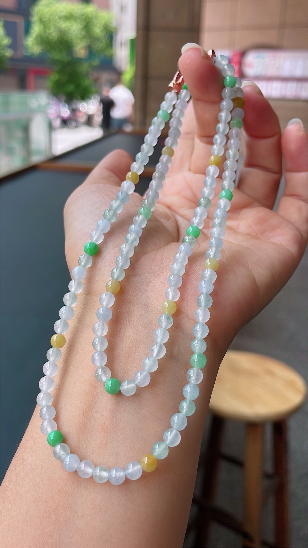 冰三彩珠链 色泽艳丽，珠圆玉润 尺寸：4.6，133颗