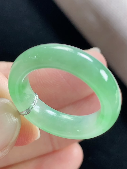冰飘绿戒指，无裂，内径尺寸16-5.3-3.5mm，10号手寸，D21tdy