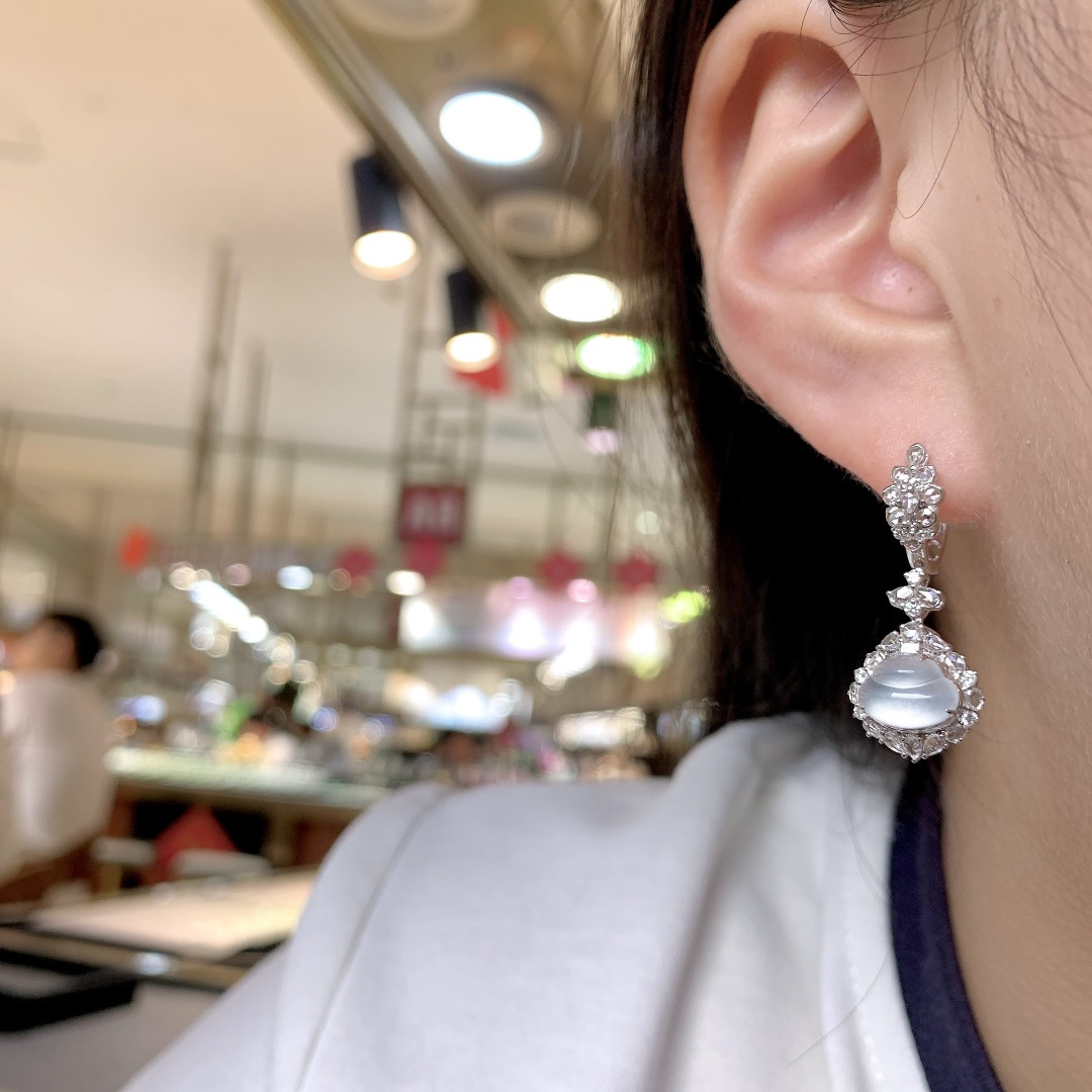 冰玻种葫芦耳坠，18k金钻镶嵌，30.5-12.8-9