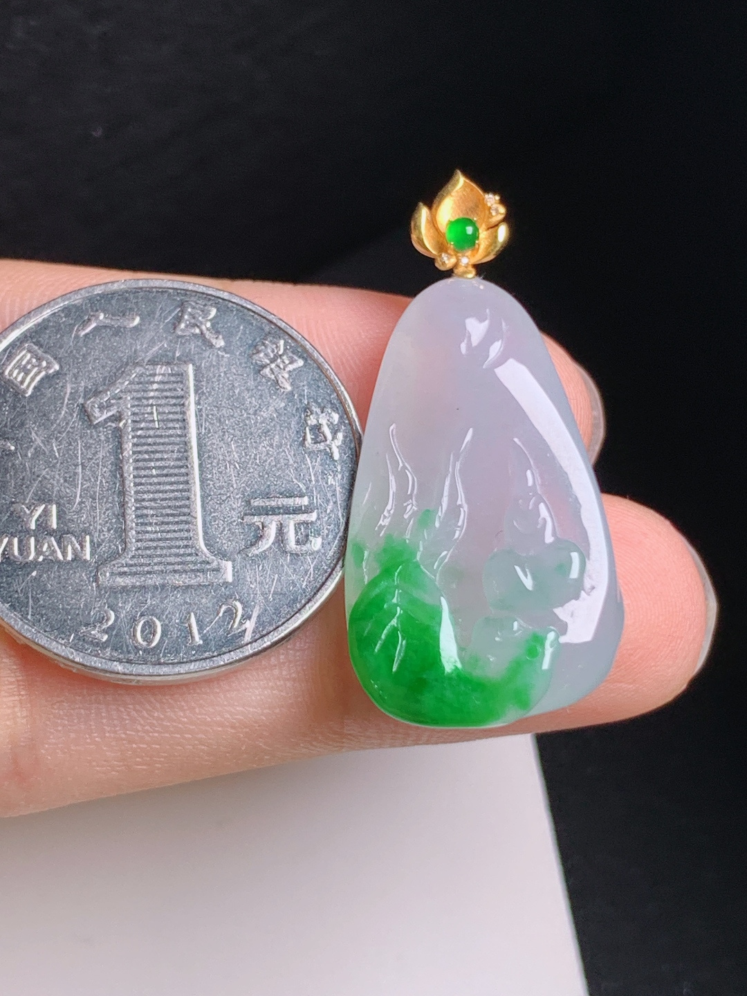 冰飘阳绿悟道吊坠，翠色灵动，意境悠然，线条流畅，静心纳福，裸石27.5-16-7.634.5，530819