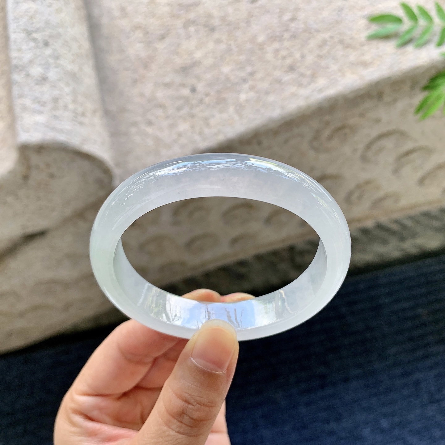糯冰底色，水润，种老，细腻，打灯有棉线