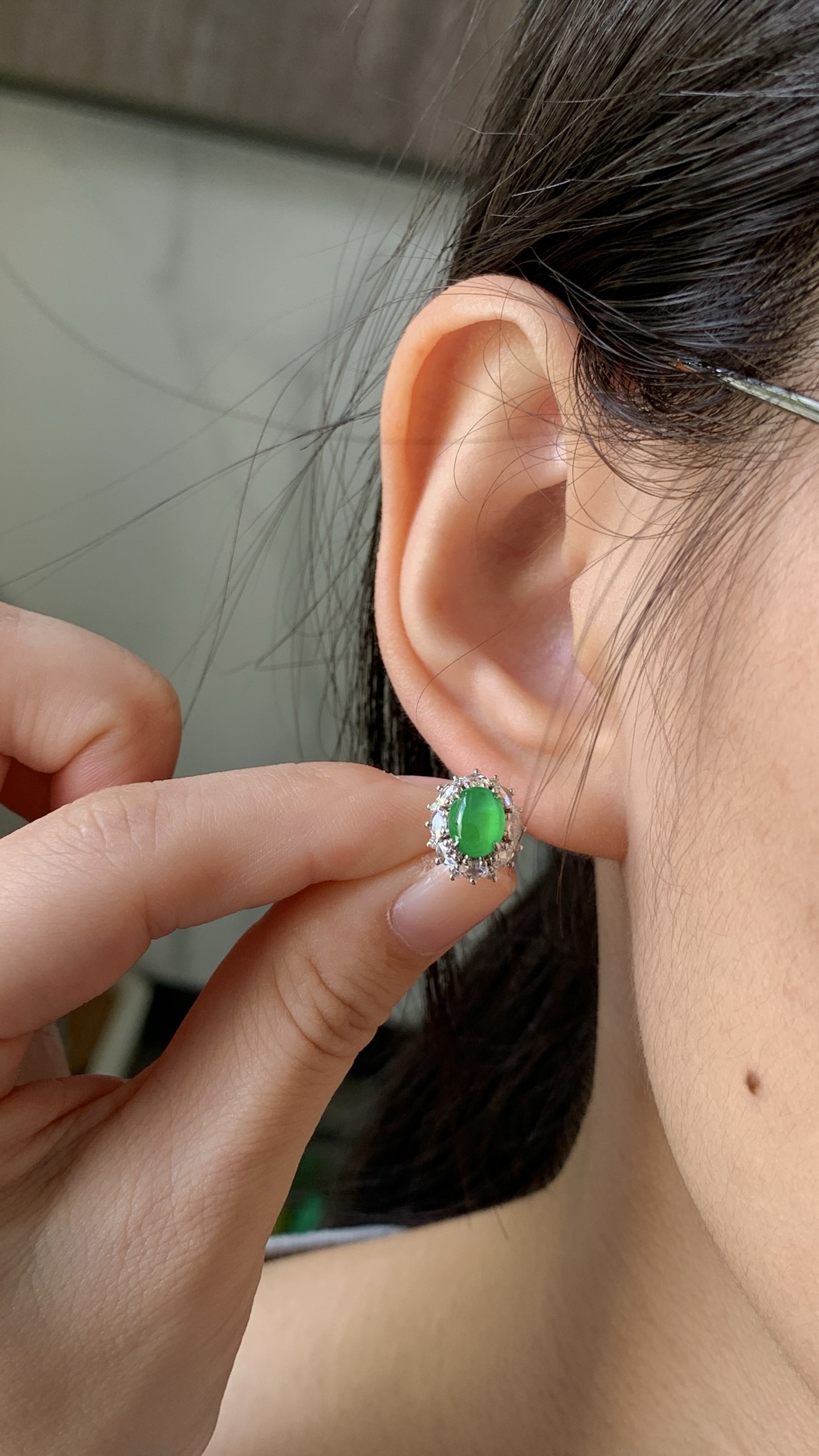 ️【18k金镶嵌蛋面耳钉一对】种老细腻，色阳浓郁起胶，尺寸：成品：10.8*9.8*7.1，裸石：6.7*5.3*1.8,c82821
