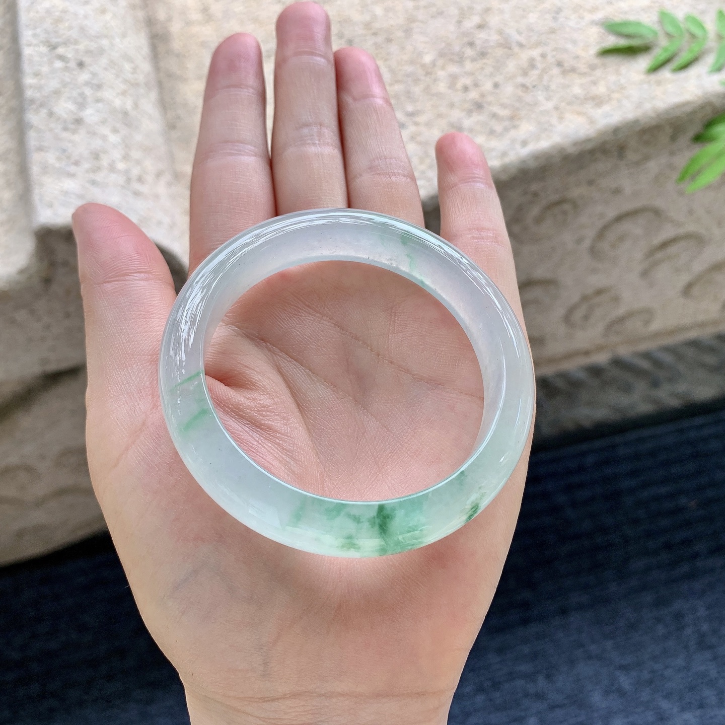 正圈51 52，圈口52.8/11.7/8，编码NK082220，描述冰飘绿，清透，水润，种老，细腻