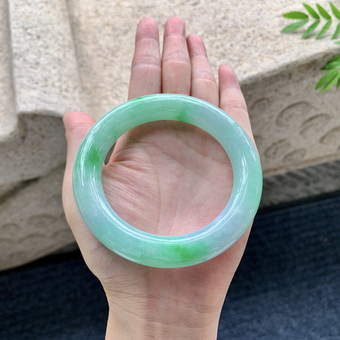 圆条55 56，糯冰飘绿，润，种老，细腻，无裂，编码T1082207